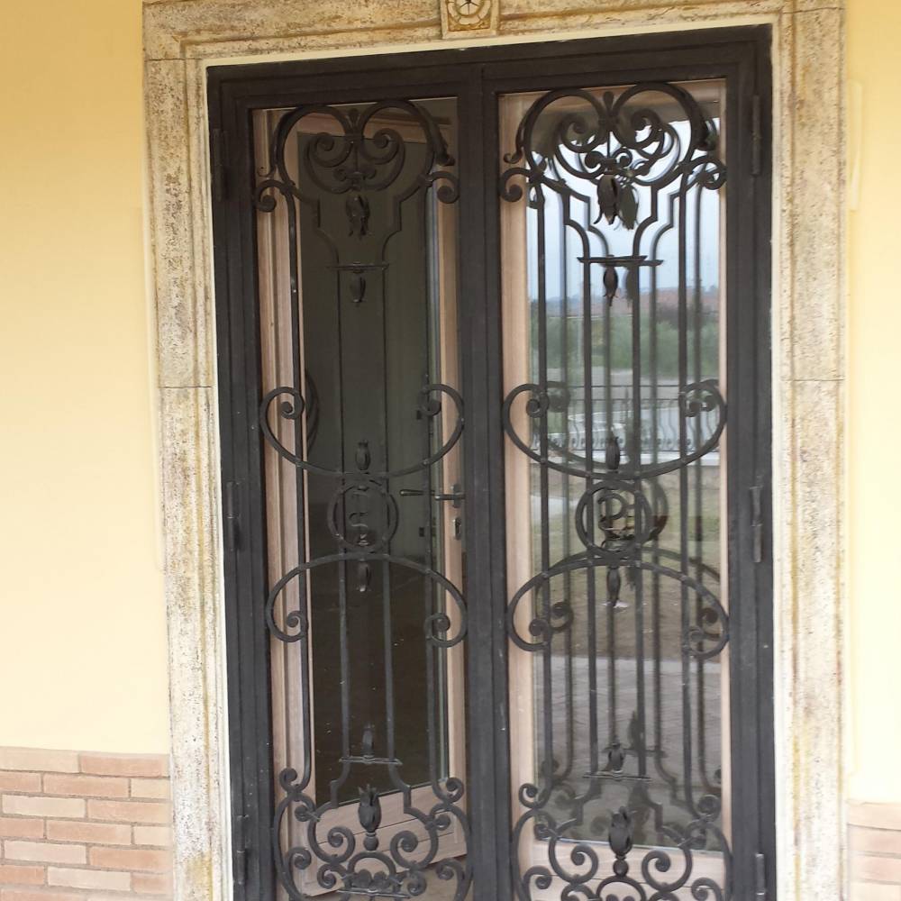 Grille decoré anti-intrusion en fer forgé