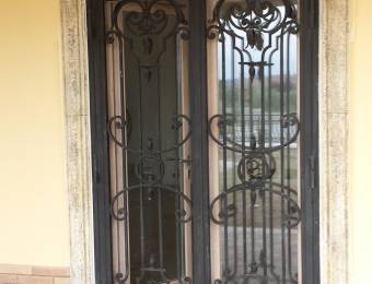 Grille decoré anti-intrusion en fer forgé