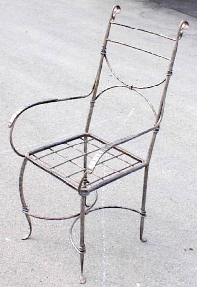 Chaise linéaire en fer forgé 