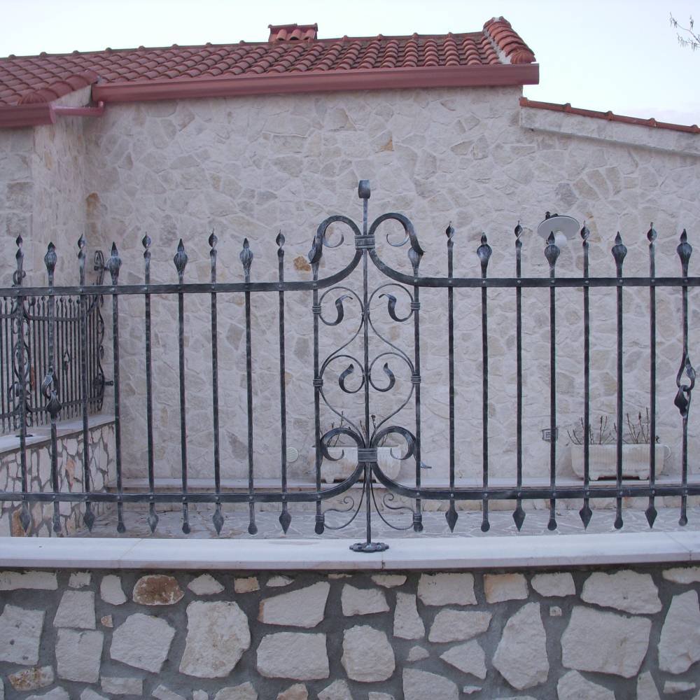 Enclos-en-fer-forgé