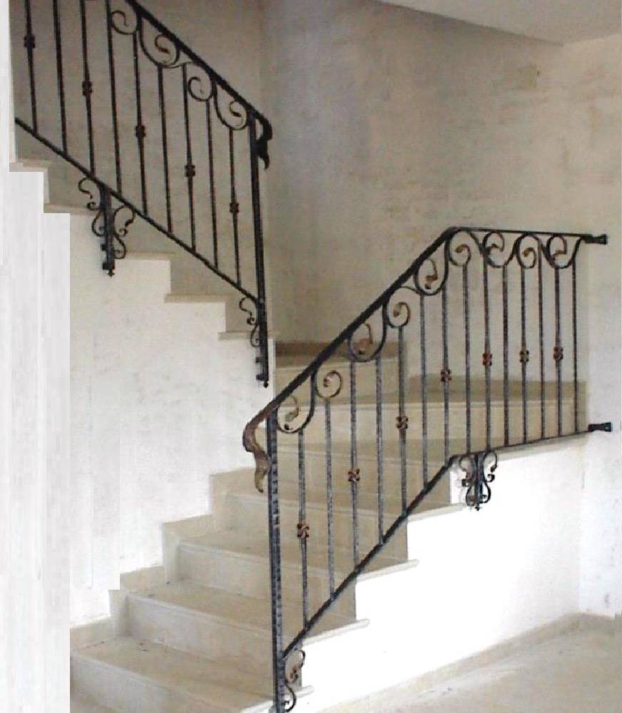 Escalier linéaire avec frise