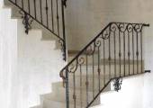 Escalier linéaire avec frise