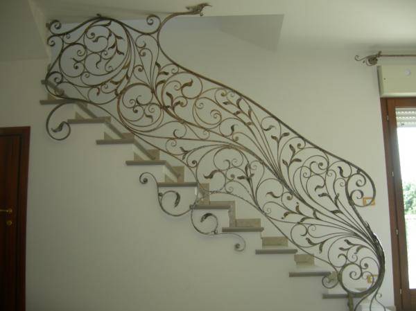 Garde-corps en fer forgé d'escalier interne