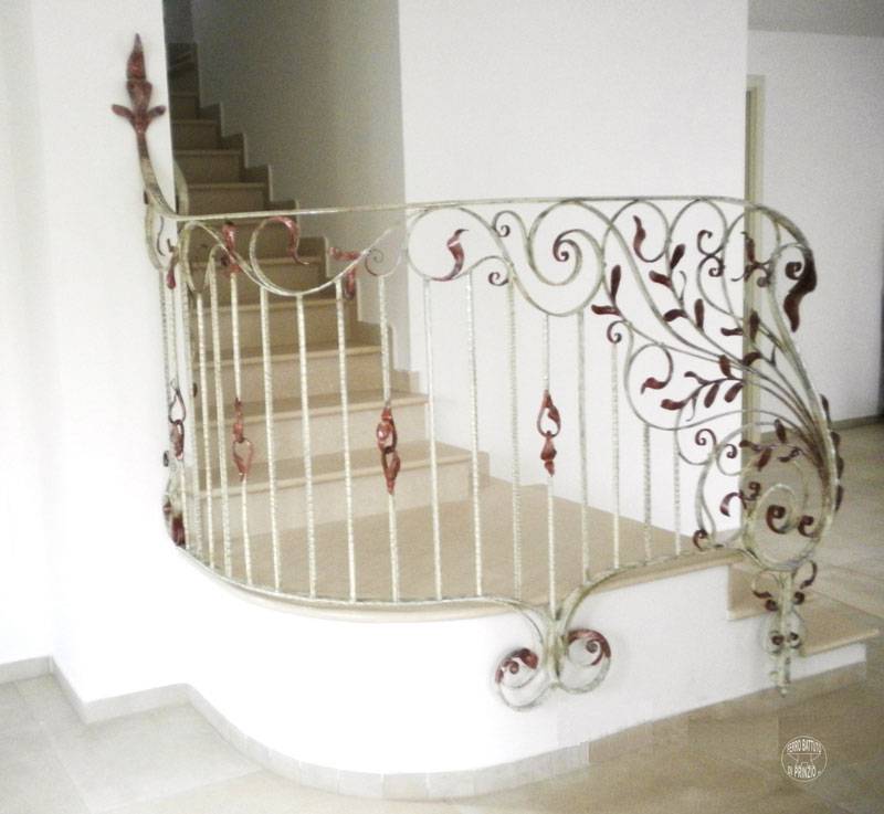 Garde-corps en fer forgé polychrome