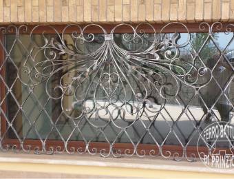 Grille fixe en fer forgé