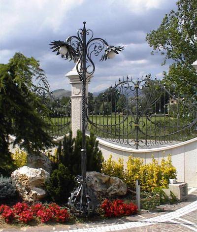 Lampadaire de jardin en fer forgé