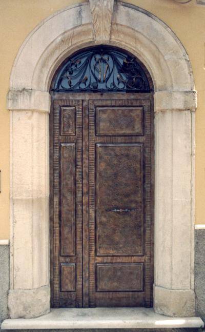 Porte cochère en fer forgé