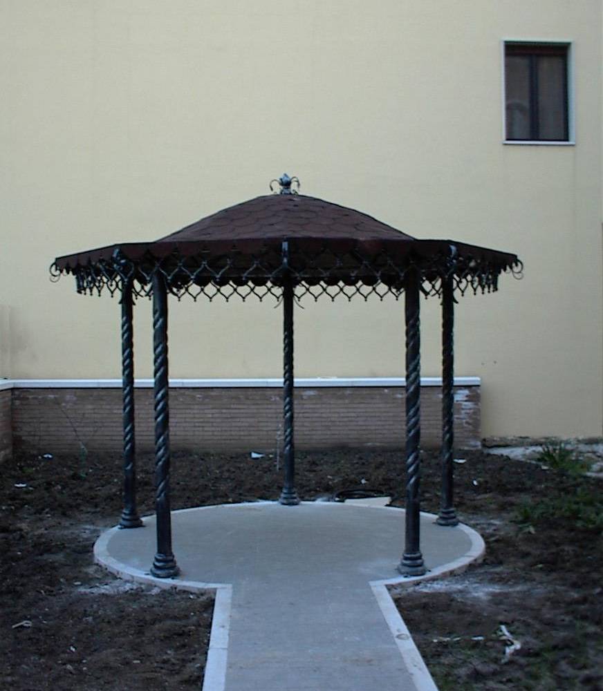 Tonnelles-en-fer-forgé