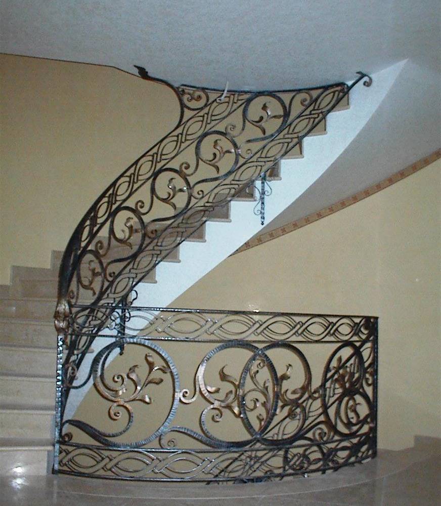  Escalier intérieur en fer forgé