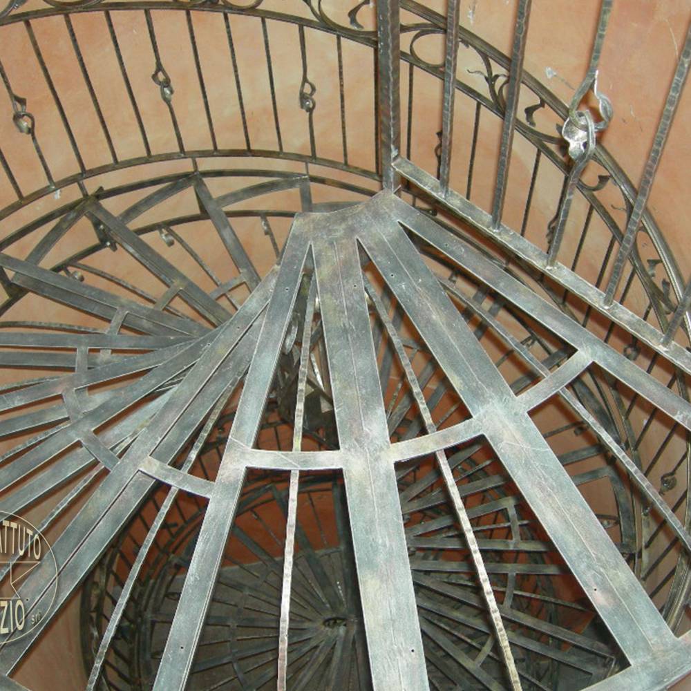 Escalier spiralé en fer forgé