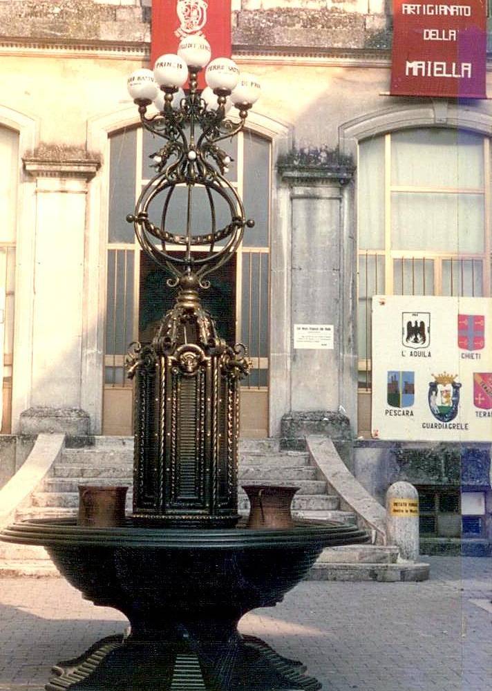 grande fontaine en fer forgé