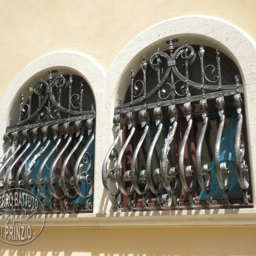 Grille anti-intrusion en fer forgé