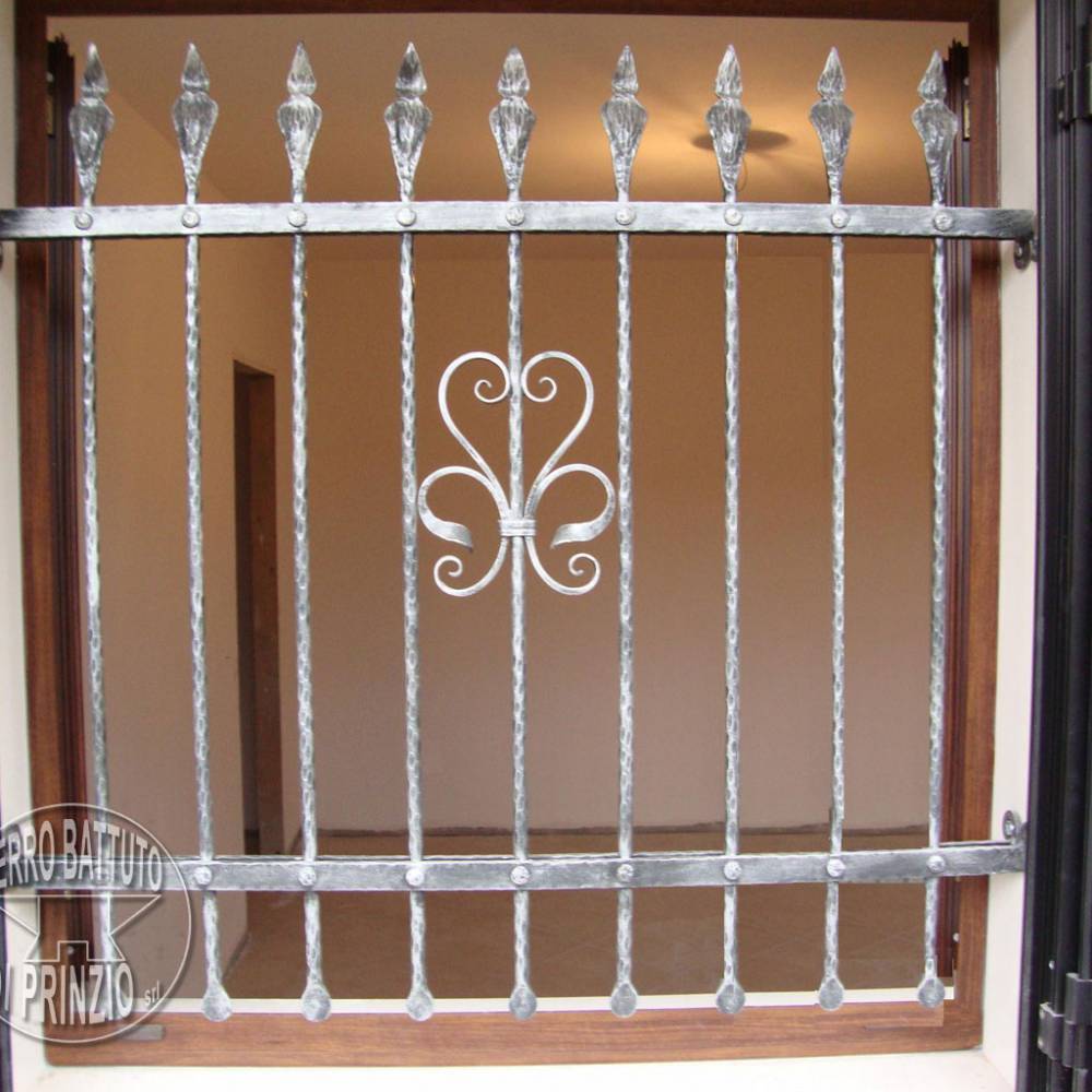 Grille de protection en fer forgé