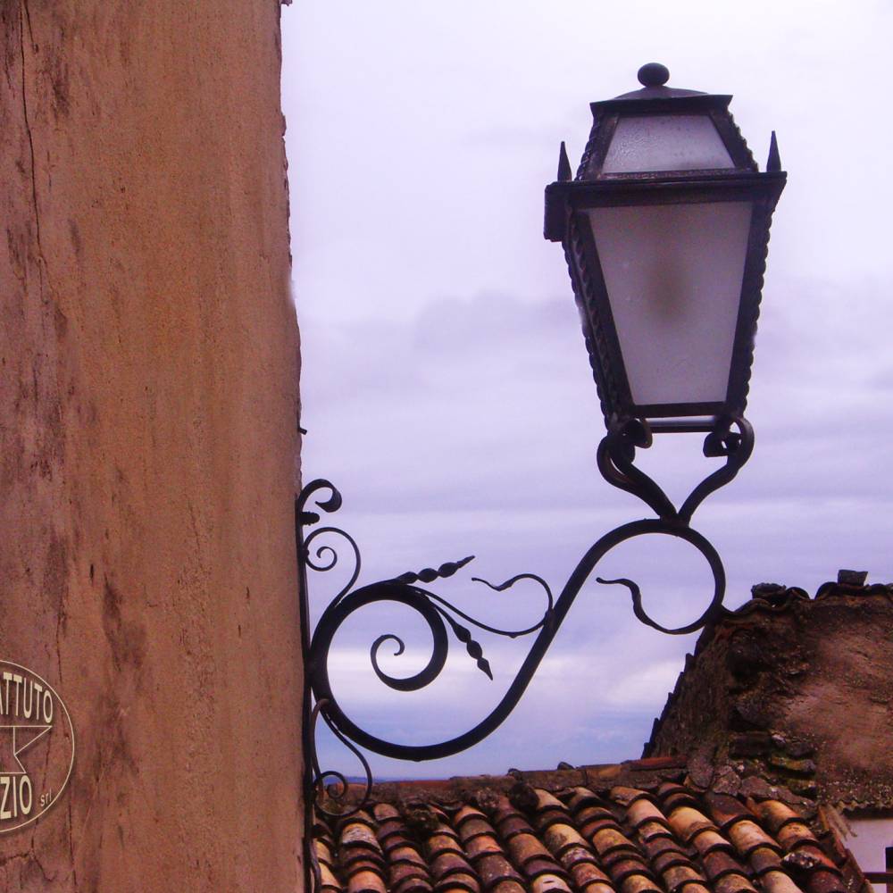 Lampadaire en fer forgé