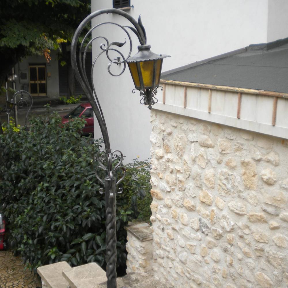 lampadaire-en-fer-forgé