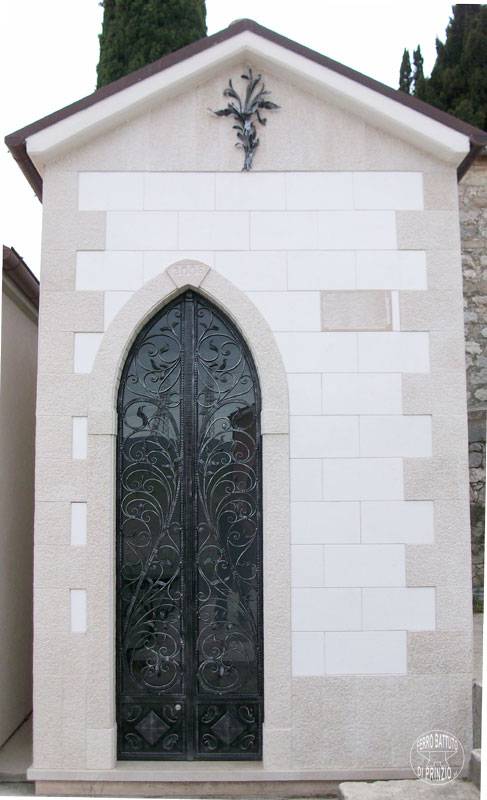  Porte ogivale en fer forgé