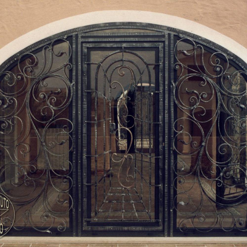 Porte en fer forgé et verre
